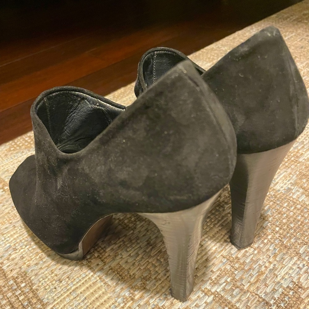 5” black soft leather heel, comfortable wrapping fit to dance all night!!